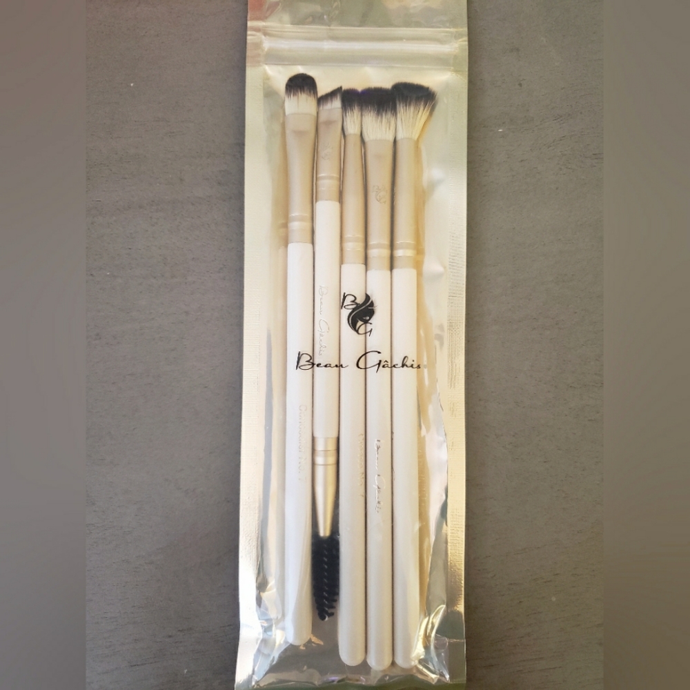 Beau Gachis set of 5 makeup brushes
